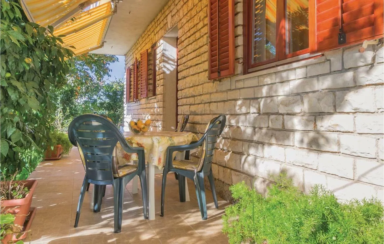 Awesome Apartment In Pula With Wifi 0*,